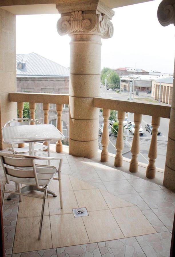 Golden Apricot Bed & Breakfast Gyumri Ngoại thất bức ảnh
